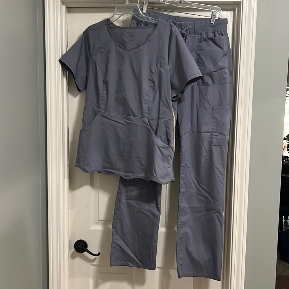 Jaanuu Scrub Set Size XL (pants XLT) in Grey. Scallop Top.